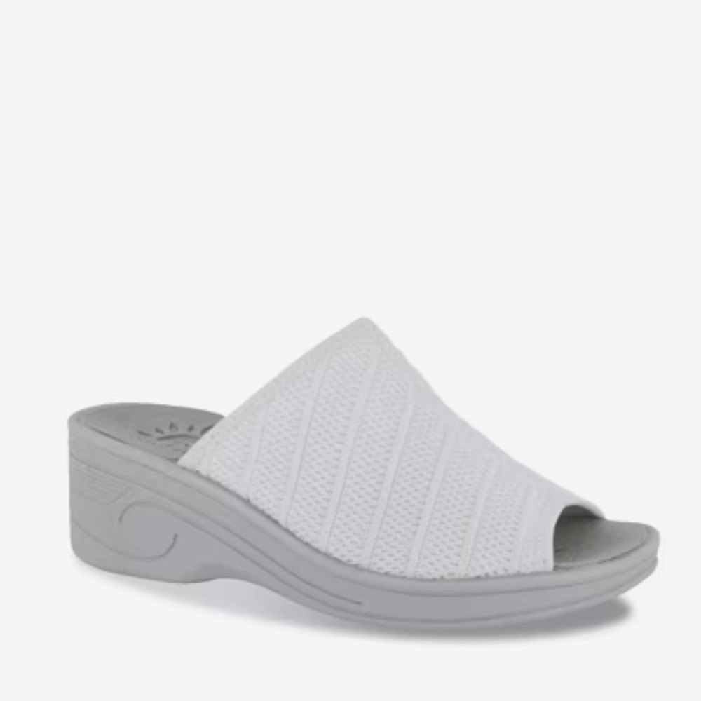 NWT Easy Street Solite Airy Slide Sandals
